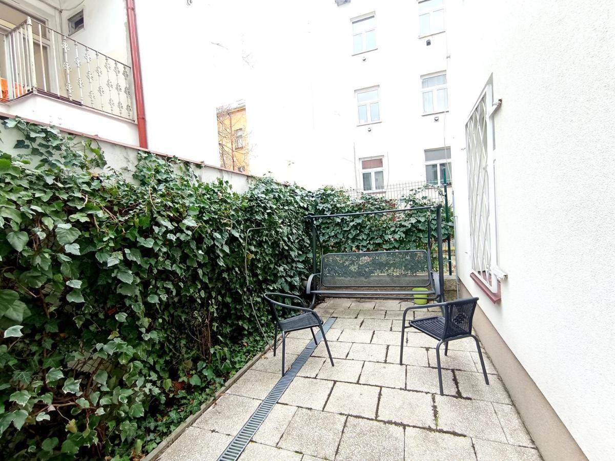 Apartments Captain Grand Prag Exteriör bild